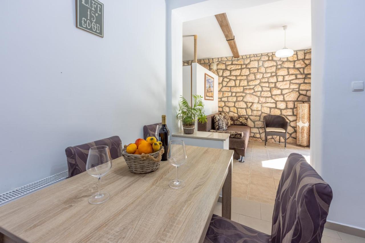 דראמליי Apartmani Anita מראה חיצוני תמונה